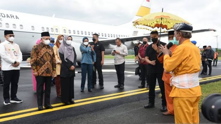 Disambut Upacara Adat dan Pj Gubernur,Wakil Presiden RI Tiba di Gorontalo